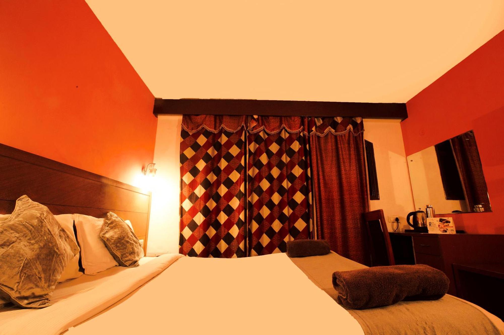 Devi Enterprises - Hotel Khems Ooty Exterior foto