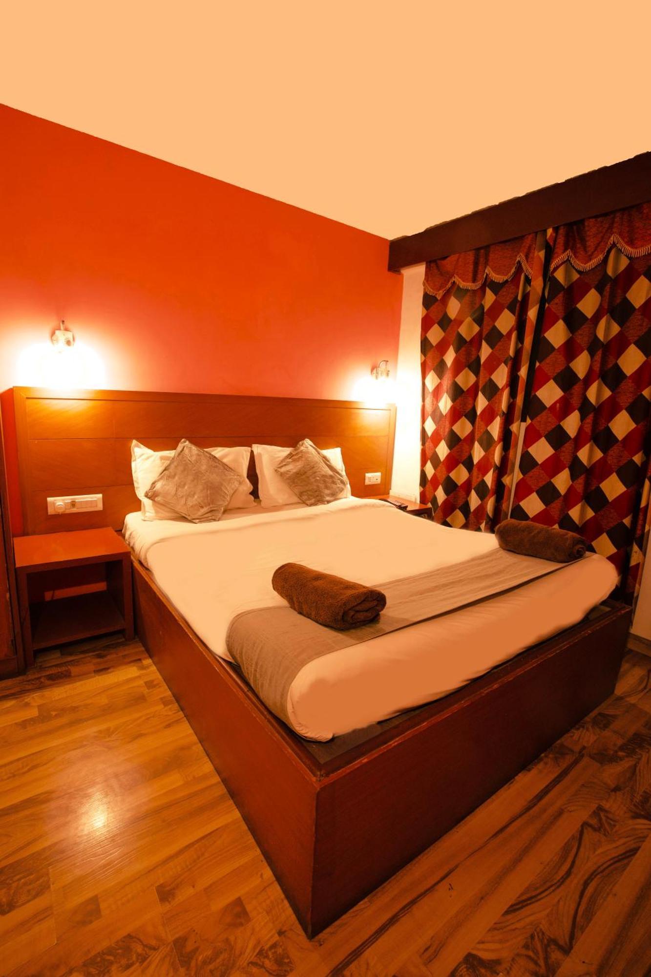 Devi Enterprises - Hotel Khems Ooty Exterior foto